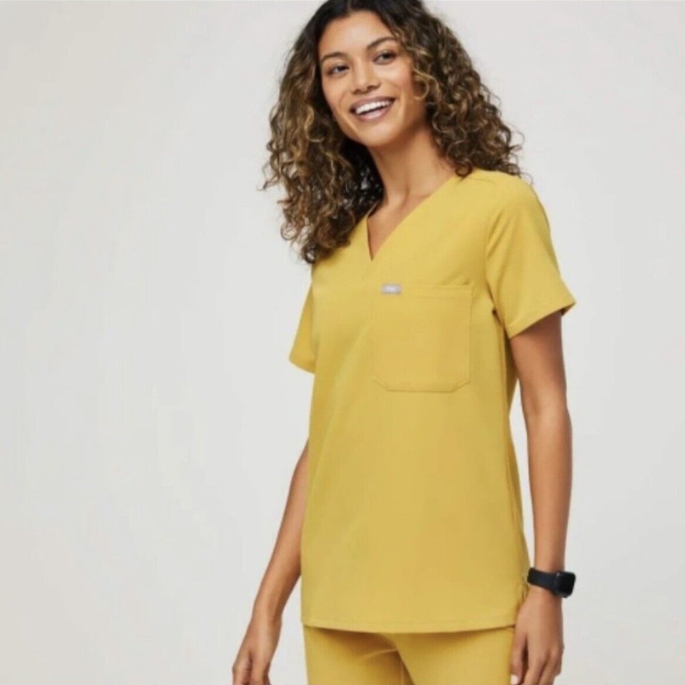 Figs Light Gold Medium Top